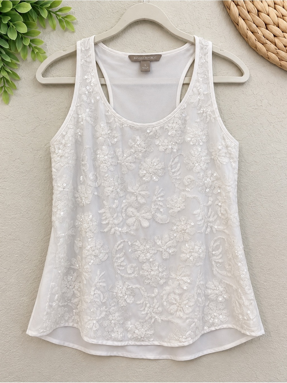 Banana republic white flower bedazzled top p